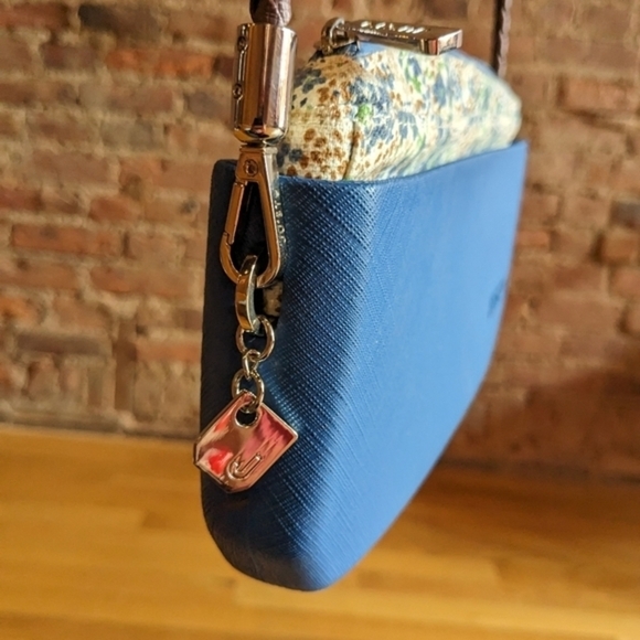 JU'STO Small Blue & Floral Crossbody Purse - Picture 5 of 11